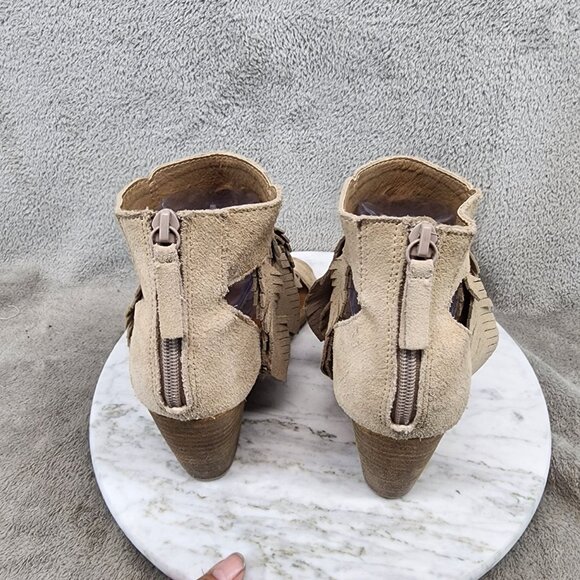 Yellowbox Shoes Womens Size 7 Feather Tan Suede Open-Toe Wedge Sandals *GUC* - Picture 5 of 13